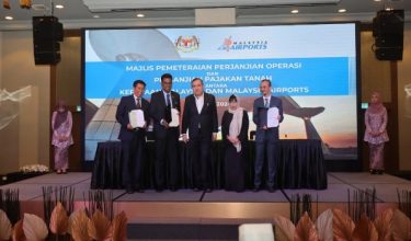 Kerajaan dan MAHB pada Majlis Pemeteraian Perjanjian Operasi dan Perjanjian Pajakan Tanah di Sepang/Foto UKK MOT