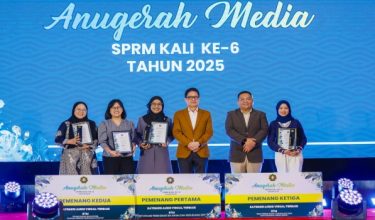nugerah berprestij tersebut telah disampaikan sendiri oleh Ketua Pesuruhjaya SPRM, Tan Sri Azam Baki.
