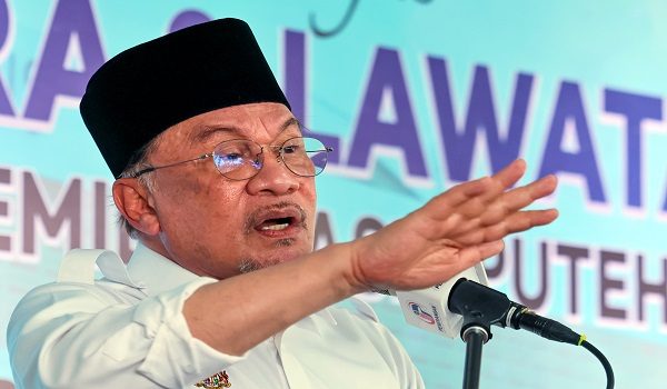 PASIR PUTEH, 18 April -- Perdana Menteri Datuk Seri Anwar Ibrahim berucap pada sesi ramah mesra dan lawatan di Masjid Gong Chapa Temila, hari ini.

-- fotoBERNAMA (2026) HAK CIPTA TERPELIHARA