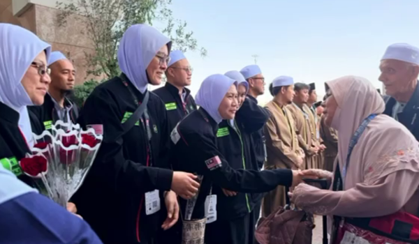 Kumpulan 284 jemaah haji Malaysia yang berlepas ke Tanah Suci awal pagi 18 April
