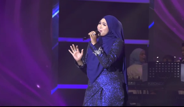 Siti Nordiana menampilkan persembahan bertenaga pada Konsert Suara 34 Zon Selatan malam tadi