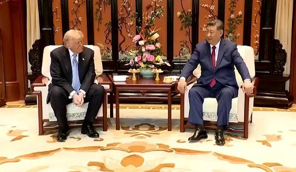 Donald Trump (kiri) dan Xi Jinping/ REUTERS
