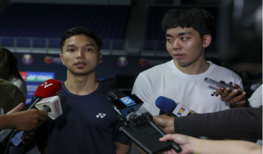 Pemain beregu negara, Arif Junaidi dan Yap Roy King ketika sesi mencuba  gelanggang / BERNAMA