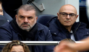 Pengurus Spurs, Angie  Postecoglou  (kiri) bersama-sama Pengerusi Kelab, Daniel Levy (kanan) /Foto REUTERS