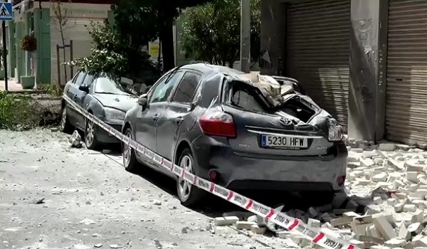 Keadaan di Granada, Sepanyol selepas dilanda gemba bumi bermagnitud 4.7 pada Selasa/ REUTERS