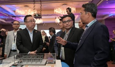 KUALA LUMPUR, 18 Ogos -- Menteri Sains, Teknologi dan Inovasi (MOSTI), Datuk Chang Lih Kang (dua,kiri) melawat reruai pameran pada Majlis Perasmian MBOT Experts Network in Technology, Innovation and Cooperative Event (ENTICE) 2026 di sebuah hotel hari ini.


--fotoBERNAMA (2026) HAK CIPTA TERPELIHARA