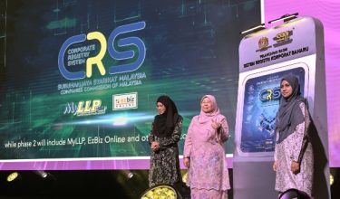 KUALA LUMPUR, 18 Ogos -- Timbalan Menteri Perdagangan Dalam Negeri dan Kos Sara Hidup (KPDN), Fuziah Salleh (tengah) merasmikan Majlis Perasmian Persidangan Kebangsaan Ssm 2026 Serta Pelancaran Corporate Registry System di Pusat Konvensyen Kuala Lumpur hari ini.

--fotoBERNAMA (2026) HAK CIPTA TERPELIHARA
