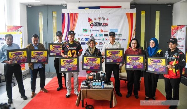 Datuk Seri Fatimah (tengah) pada Majlis Perasmian Pusat Media Para SUKMA 2024 di Pusat Akuatik Pandelela Rinong Kuching / FOTO JAPEN SARAWAK