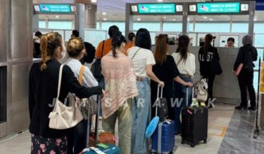 Sembilan wanita warga Vietnam dihantar pulang ke negara asal mereka/Foto JIM Sarawak