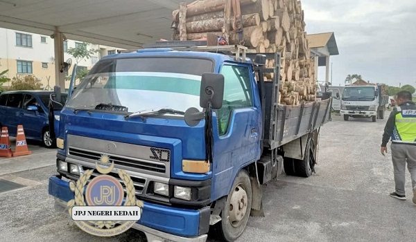 Tiga lori yang disita disiasat mengikut Seksyen 64 (1), Akta Pengangkutan Jalan 1987/foto FB  JPJ Negeri KEDAH