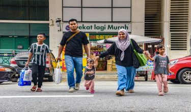 Program Sumbangan Asas Rahmah (SARA) terus membawa kegembiraan kepada rakyat, termasuk golongan berkeluarga yang tersenarai sebagai penerima/foto BERNAMA