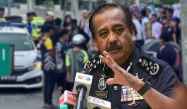 Ketua Polis Negara Tan Sri Razarudin Husin berkata pegawai itu akan ditahan kerja sebaik sahaja didakwa di mahkamah hari ini/FOTO FAIL BERNAMA