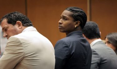 A$AP Rocky hadir di mahkamah ketika keputusan dibacakan dalam perbicaraan kes serangan feloni terhadapnya di Pusat Keadilan Jenayah Clara Shortridge Foltz / AFP