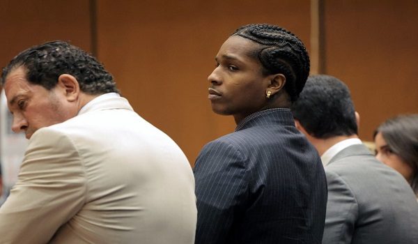 A$AP Rocky hadir di mahkamah ketika keputusan dibacakan dalam perbicaraan kes serangan feloni terhadapnya di Pusat Keadilan Jenayah Clara Shortridge Foltz / AFP