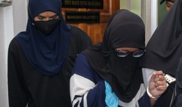 Pekerja pusat asuhan atau taska Nur Farhana Fazmar Abdullah didakwa di Mahkamah Majistret  hari ini atas pertuduhan membunuh seorang bayi lelaki berusia empat bulan, minggu lepas/Foto BERNAMA