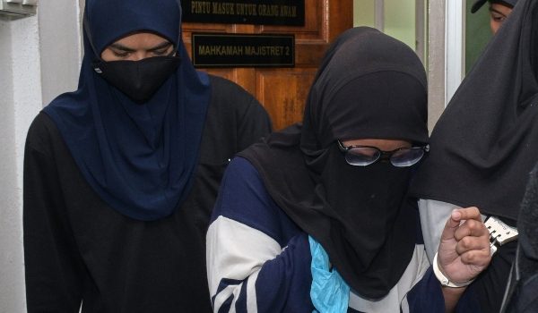 Pekerja pusat asuhan atau taska Nur Farhana Fazmar Abdullah didakwa di Mahkamah Majistret  hari ini atas pertuduhan membunuh seorang bayi lelaki berusia empat bulan, minggu lepas/Foto BERNAMA
