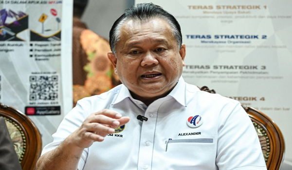 Menteri Kerja Raya, Datuk Seri Alexander Nanta Linggi. / Foto BERNAMA