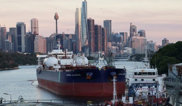 Kapal tangki minyak Hafnia Lillesand berlabuh di terminal bahan api Gore Bay, Sydney/Foto REUTERS