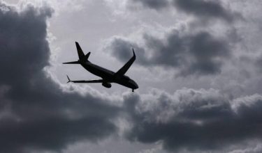 Operasi penerbangan di lapangan terbang di seluruh negara akan dipulihkan secara berperingkat/Foto REUTERS