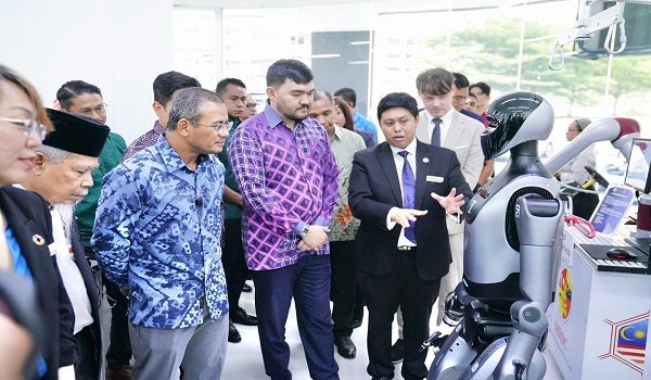 Foto FB Menteri Besar Selangor,  Datuk Seri Amirudin Shari.