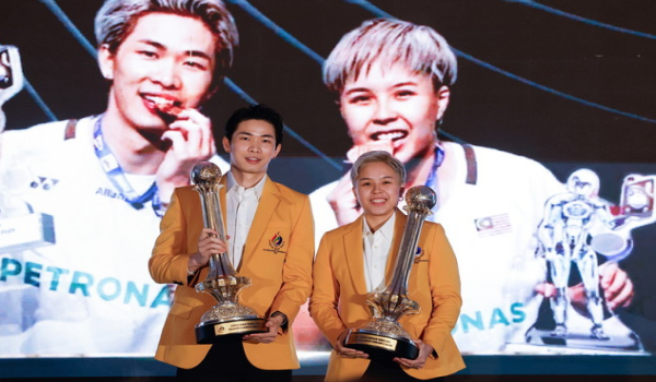 Pasangan beregu campuran utama negara, Chen Tang Jie dan Toh Ee Wei, dinobatkan sebagai Olahragawan dan Olahragawati Kebangsaan pada Majlis Anugerah
Sukan Negara (ASN) 2025. / BERNAMA