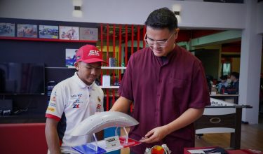 RCB hari ini menerima kunjungan rasmi daripada pelumba muda negara Hakim Danish yang baru tiba di ibu negara