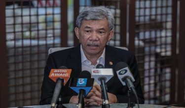SUBANG, 19 Mei -- Menteri Luar Datuk Seri Mohamad Hasan bercakap pada sidang media  sejurus tiba dari Myanmar di Pangkalan Udara Tentera Udara Diraja Malaysia (TUDM) Subang malam ini.

--fotoBERNAMA (2026) HAK CIPTA TERPELIHARA