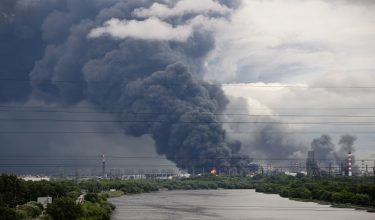 Thick plumes of smoke with flames rise from an oil refinery following a Ukrainian drone attack in the course of Russia-Ukraine conflict, in Moscow, Russia, June 18, 2026, in this picture obtained from social media. SOCIAL MEDIA/via REUTERS  THIS IMAGE HAS BEEN SUPPLIED BY A THIRD PARTY.