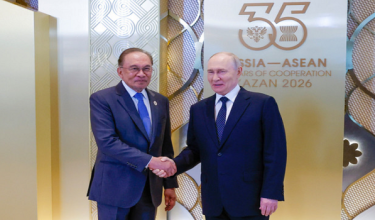 Perdana Menteri, Datuk Seri Anwar Ibrahim bergambar bersama Presiden Rusia, Vladimir Putin selepas mengadakan pertemuan bilateral di sini, baru-baru ini/ / Foto BERNAMA