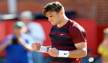 Bintang tenis Britain, Jack Draper mara ke suku akhir Kejohanan Queen's Club selepas menumpaskan wakil Australia, Alexei Popyrin  3-6, 6-2, 7-6(5) / Foto REUTERS