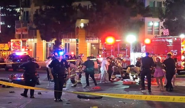 Kenderaan terbabit melanggar sebuah trak taco, kawasan valet dan merempuh orang ramai yang sedang berkumpul di luar kelab