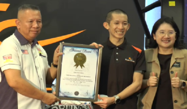 Wai Ching memecahkan rekod dunia menerusi cabaran panjat mesin tangga