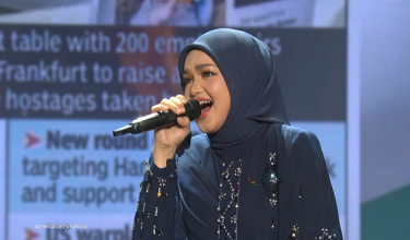 Datuk Seri Siti Nurhaliza ketika mendendangkan lagu Oda Bumi Anbia pada Konsert Ini Baru Bintang 4.0
