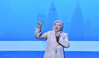 PUTRAJAYA, 20 Jan -- Menteri Pendidikan Fadhlina Sidek menyampaikan ucapan pada Forum Pendidikan Negara bertajuk Memacu Lonjakan Pendidikan Negara di Pusat Konvensyen Antarabangsa Putrajaya (PICC) hari ini. 

--fotoBERNAMA (2026) HAK CIPTA TERPELIHARA