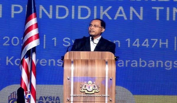 Menteri Pendidikan Tinggi, Datuk Seri Dr Zambry Abd Kadir.-Foto Bernama