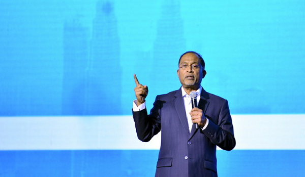 Menteri Pendidikan Tinggi Datuk Seri Dr Zambry Abd Kadir menyampaikan ucapan pada Forum Pendidikan Negara bertajuk Memacu Lonjakan Pendidikan Negara di