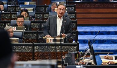 Perdana Menteri Datuk Seri Anwar Ibrahim menjawab soalan pada sesi Waktu Pertanyaan Menteri di Dewan Rakyat/Foto JaPen