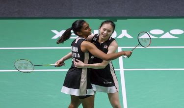 Pemain beregu wanita negara Pearly Tan dan Thinaah Muralitharan / Foto BERNAMA