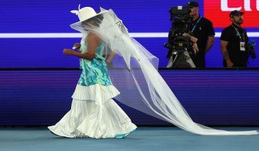 Naomi Osaka dari Jepun tiba untuk aksi perlawanan perseorangan wanita menentang Antonia Ruzic dari Croatia pada hari ketiga Kejohanan Terbuka Australia di Melbourne, 20 Januari 2026/ Foto BERNAMA
