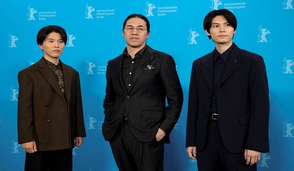 Pengarah Yoshitoshi Shinomiya (tengah), Riku Hagiwara dan Miyu Irino di Festival Filem Berlin / FOTO REUTERS
