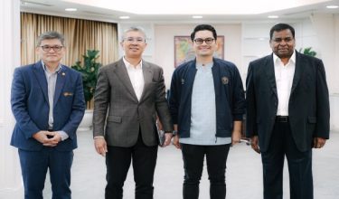 2002 SKN TAUFIQ TEMUI TENGKU ZAFRUL 4