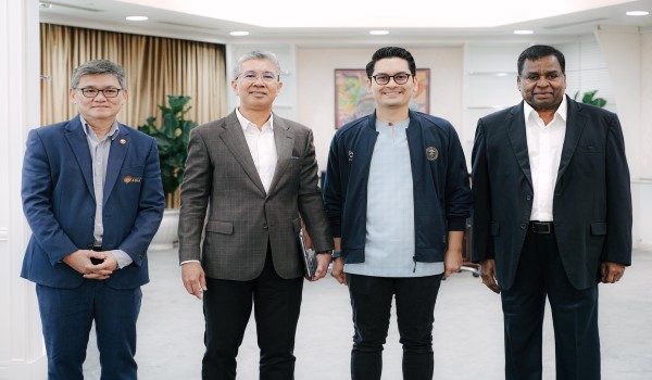 2002 SKN TAUFIQ TEMUI TENGKU ZAFRUL 4
