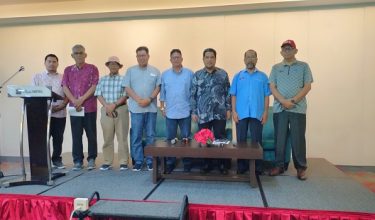 Datuk Romli (tiga dari kanan) pada majlis pelancaran Tabung Sumbangan Aidilfitri di Kepala Batas, Alor Setar hari ini / RTM
