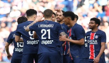 Pemain-pemain PSG meraikan selepas menjaringkan gol kedua mereka dalam perlawanan bola sepak Ligue 1 Perancis antara Paris Saint-Germain (PSG) dan Le Havre AC di Stadium Parc des Princes, Paris. /Foto AFP.