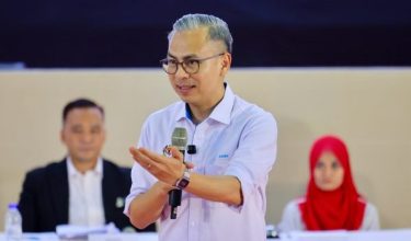 Menteri Komunikasi Datuk Fahmi Fadzil