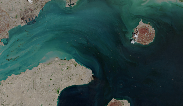 2004 LNR STRAIT HORMUZ QUIET NEW