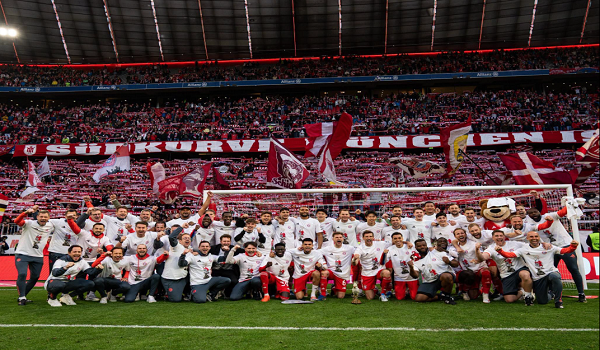 Bayern turut mencatat rekod jaringan 109 gol - rekod tertinggi dalam sejarah Bundesliga
