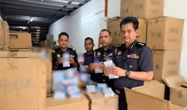 Sindiket menjalankan aktiviti penjualan secara dalam talian sebelum premis mereka diserbu pihak penguat kuasa/Foto KPDN Perak