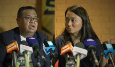 Presiden Persatuan Sepaktakraw Malaysia (PSM), Datuk Mohd Sumali Reduan (kiri) dan Menteri Belia dan Sukan, Hannah Yeoh