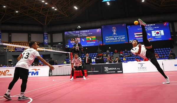 KUALA LUMPUR, 19 Mei -- Pasukan Sepak Takraw Kebangsaan semasa beraksi menentang pasukan Myanmar pada perlawanan separuh akhir acara Regu sempena Kejohanan Piala Dunia Sepak Takraw 2026 di Stadium Titiwangsa hari ini.

Skuad negara yang dibarisi Mohammad Syahir Rosdi, Muhammad Haziq Hairul Nizam, Mohamad Azlan Alias, Muhammad Noraizat Mohd Nordin dan Farhan Adam gagal ke separuh akhir selepas tewas kepada Myanmar 2-0.

--fotoBERNAMA (2026) HAK CIPTA TERPELIHARA